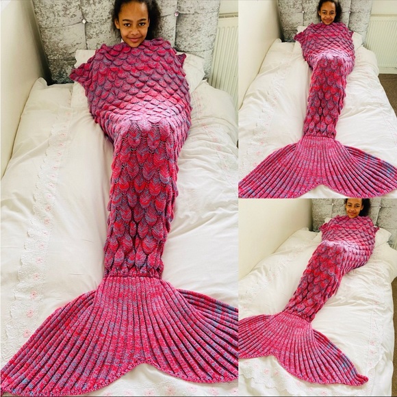 Mermaid Tail Blanket - Picture 2 of 10